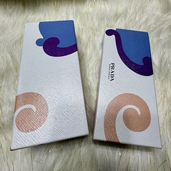 Prada Sunglasses Box with Pamphlets, Branded Cleaning Cloth,Excellent Condition - Picture 4 of 4